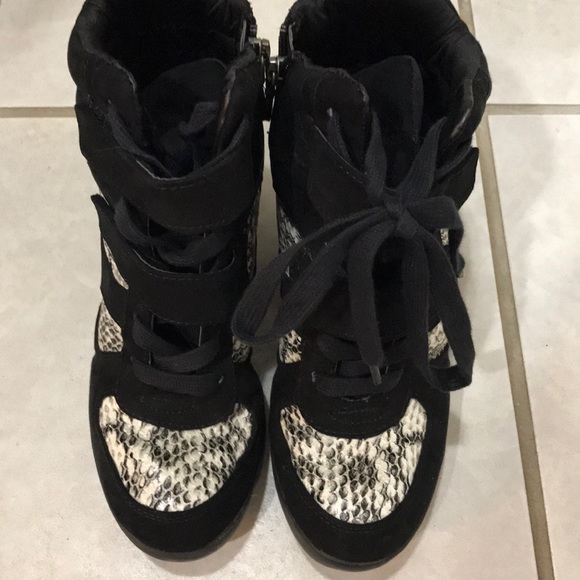 Simply Vera Vera Wang snakeskin wedge sneakers - Picture 7 of 7